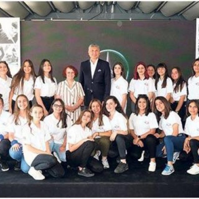 Her Kızımız Bir Yıldız